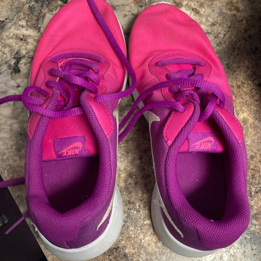 nike pink and purple sneakers for big kids